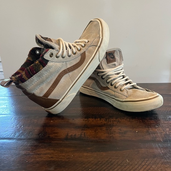 Vans Shoes - Vans Sk8 Hi Top MTE Women's Size 9 Tan Suede Scotchgard Sweater Knit